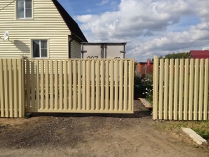 Ворота откатные из евроштакетника - пример 12 фото в Дрожжино