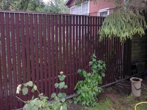 Забор из евроштакетника с бетонированием столбов 28 метров фото в Дрожжино