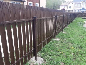 Забор из евроштакетника с утрамбовкой щебнем 70 метров фото в Дрожжино