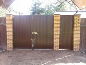 профнастил с распашными воротами - пример 11 фото в Дрожжино