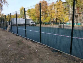 Забор на спортивную площадку 40 метров фото в Дрожжино