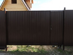 Ворота из профнастила откатные - пример 11 фото в Дрожжино