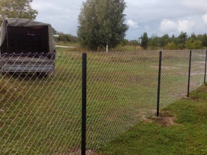 Забор из сетки рабицы в натяг 12 метров фото в Дрожжино