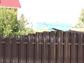 Забор из евроштакетника на ленточном фундаменте 10 метров фото в Дрожжино