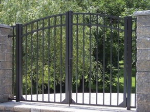 Решетчатые ворота распашные - пример 16 фото с установкой