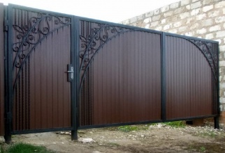 Распашные ворота из профнастила - пример 1 фото в Дрожжино